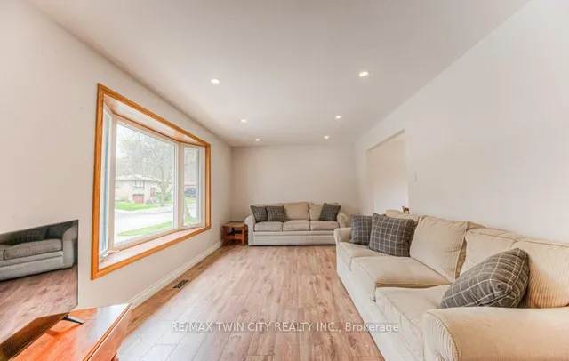 Additional image 7 of 111 Martinglen Cres