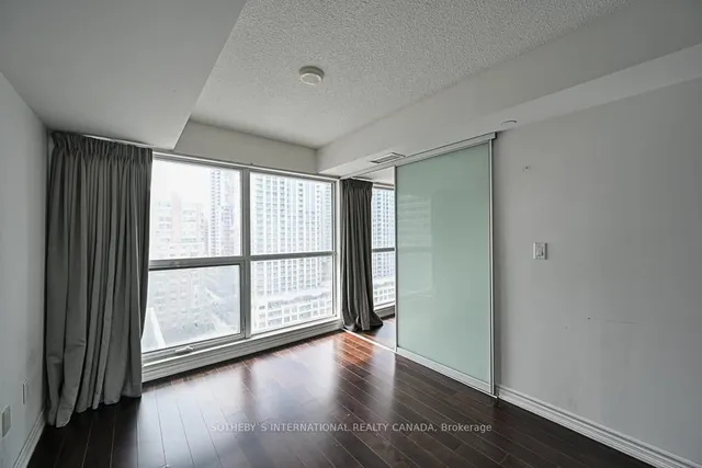 Additional image 34 of 386 Yonge St Unit 1021
