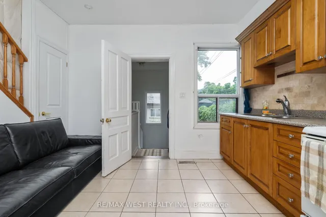 Additional image 28 of 55 Lynd Ave