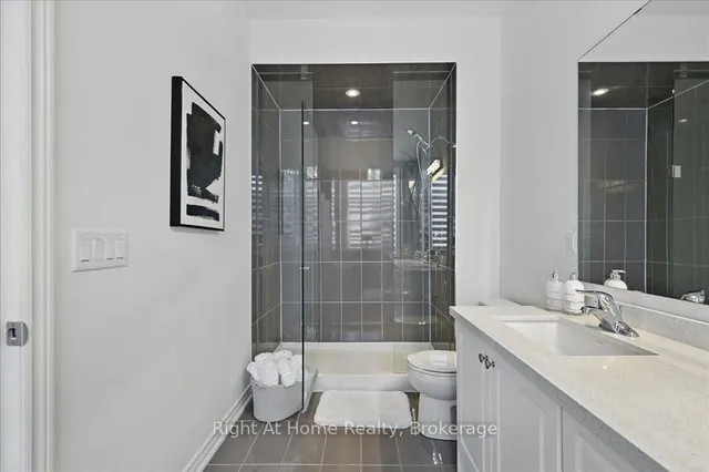 Additional image 39 of 465 Dundas St