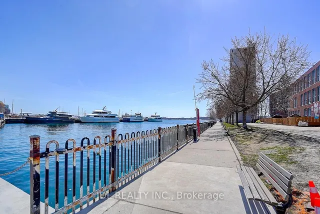 Additional image 39 of 600 Queens Quay Unit 711