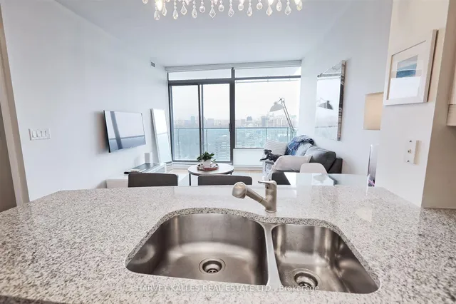 Additional image 14 of 18 Yorkville Ave Unit 2906