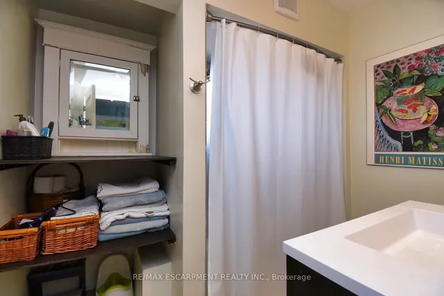 Additional image 33 of 45 Maplewood Ave