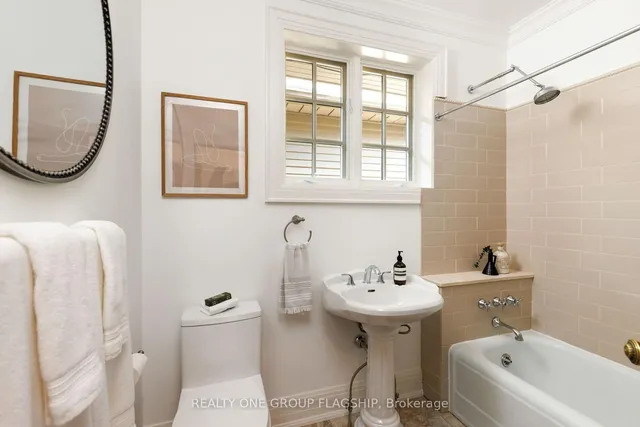 Additional image 37 of 69 Victoria Park Ave