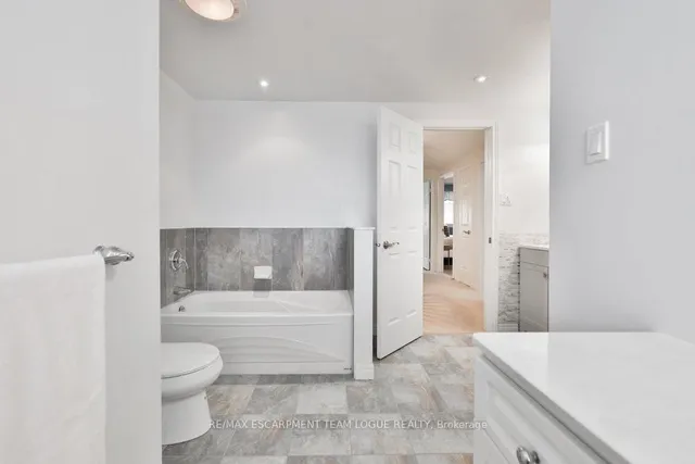 Additional image 35 of 2223 VISTA Dr