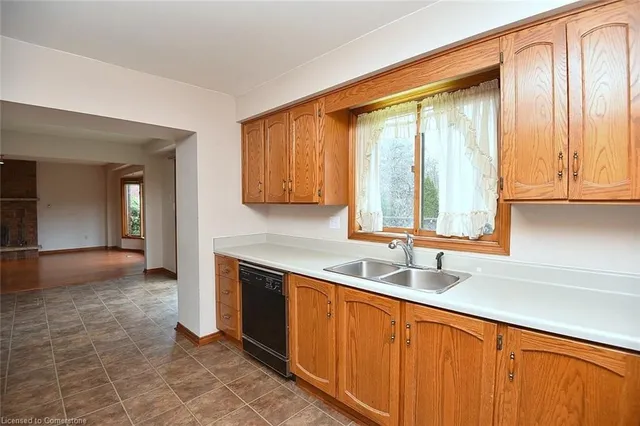 Additional image 19 of 35 Daffodil Cres