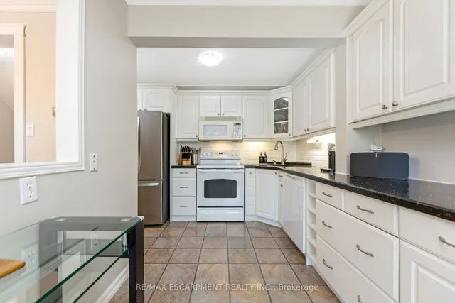 Additional image 8 of 235 Bronte St Unit 14