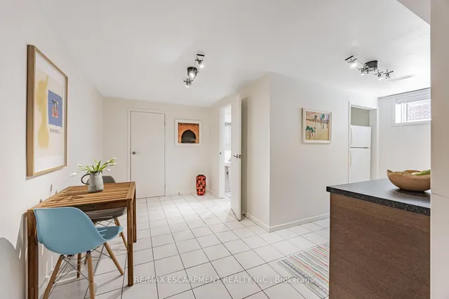 Additional image 28 of 35 Woodenhill Crt