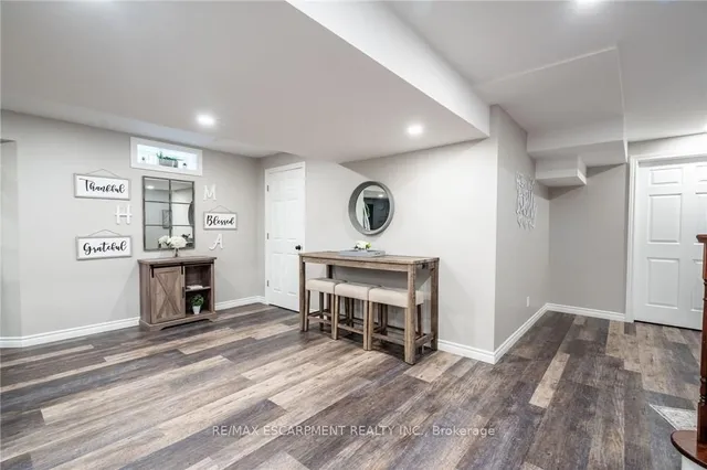 Additional image 36 of 40 COMMANDO Crt