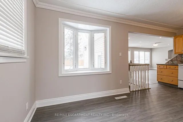 Additional image 16 of 18 MILES St