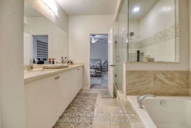 Additional image 24 of 22 Iguana Tr