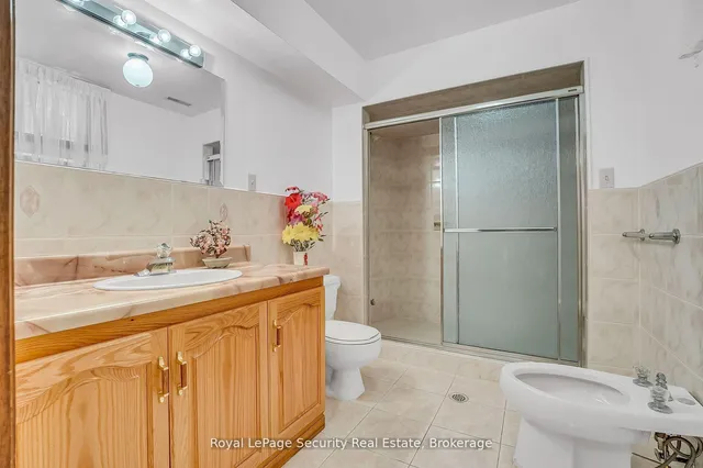 Additional image 38 of 27 Mulholland Ave