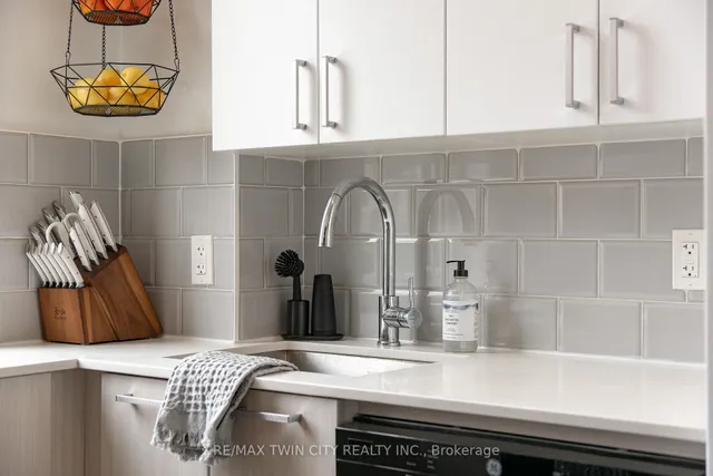 Additional image 9 of 385 Osler St Unit 101