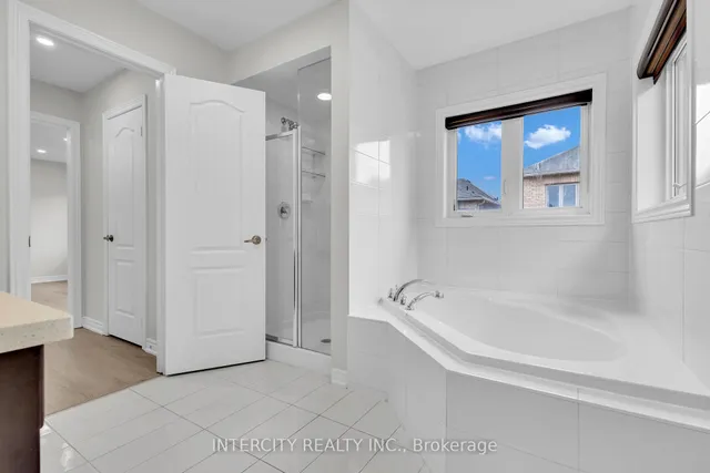 Additional image 31 of 98 Lola Cres