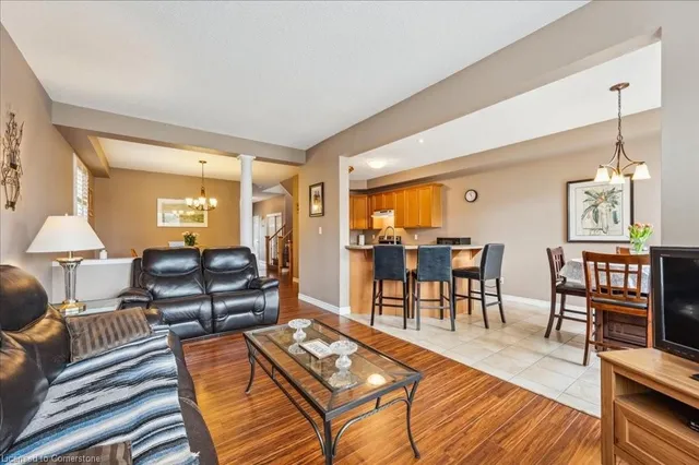 Additional image 32 of 519 Commonwealth Cres