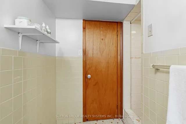 Additional image 24 of 994 Streamway Cres