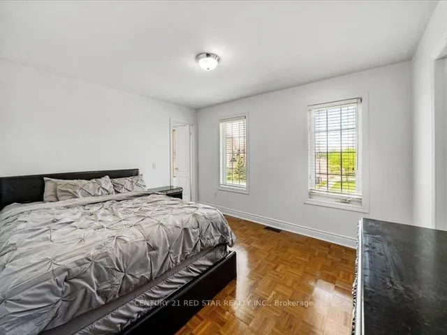 Additional image 33 of 31 Eiffel Blvd