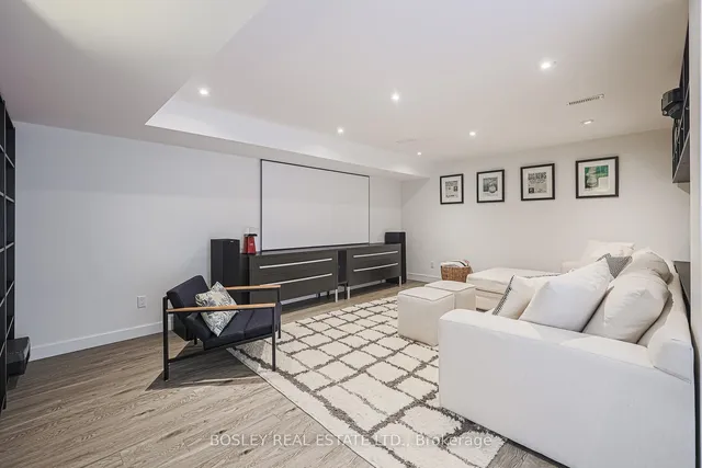 Additional image 30 of 38 Roblin Ave