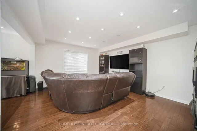 Additional image 8 of 127 Bleasdale Ave