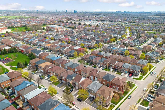 Additional image 23 of 36 Roxton Cres