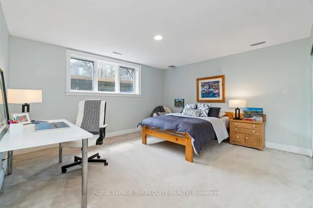 Additional image 35 of 33 Queen Marys Dr