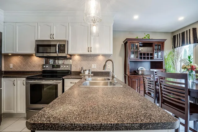 Additional image 16 of 19 Claudette Gate