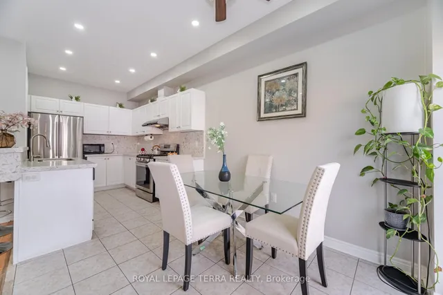 Additional image 14 of 15 Versailles Cres