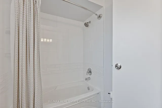 Additional image 32 of 82 Simmons Blvd