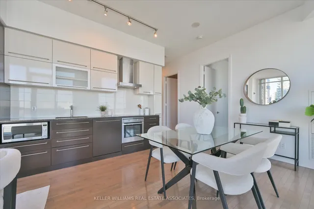 Additional image 8 of 770 Bay St Unit PH201