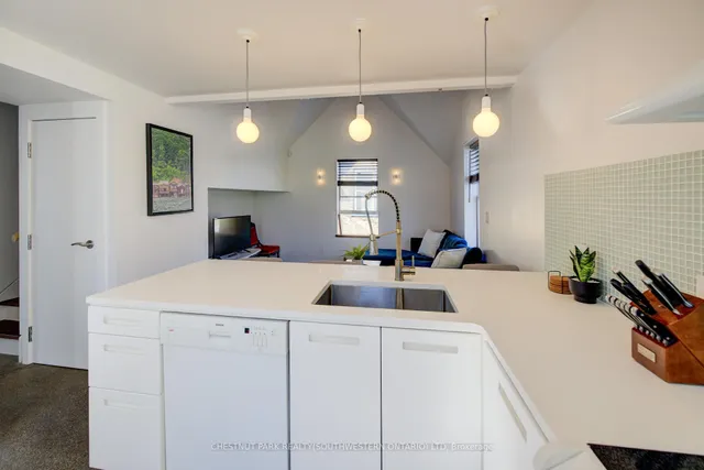 Additional image 27 of 23 Richmond Ave