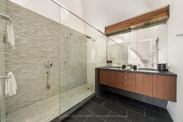 Additional image 35 of 4 Meredith Cres