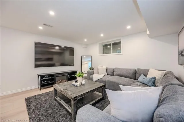 Additional image 31 of 504 Netherwood Cres