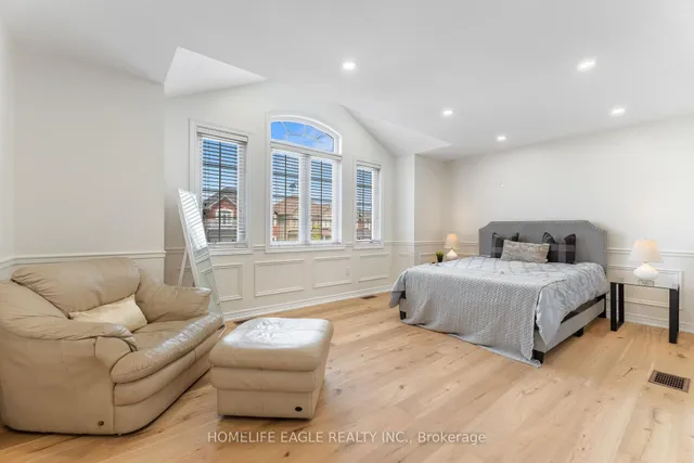 Additional image 14 of 7 Denim Dr