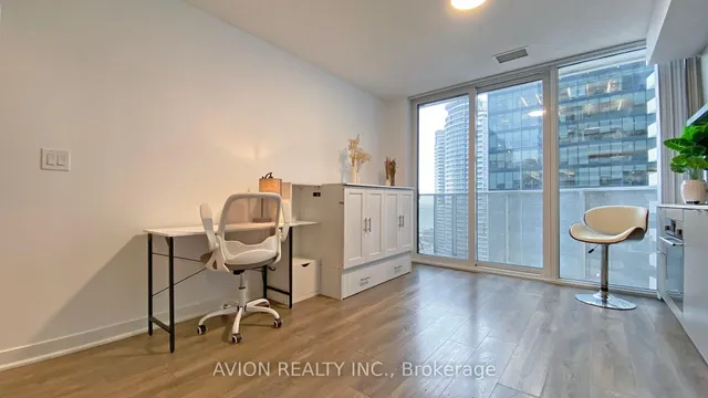 Additional image 6 of 88 Harbour St Unit Unit #1811