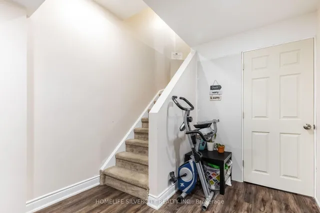 Additional image 44 of 32 Summerdale Cres