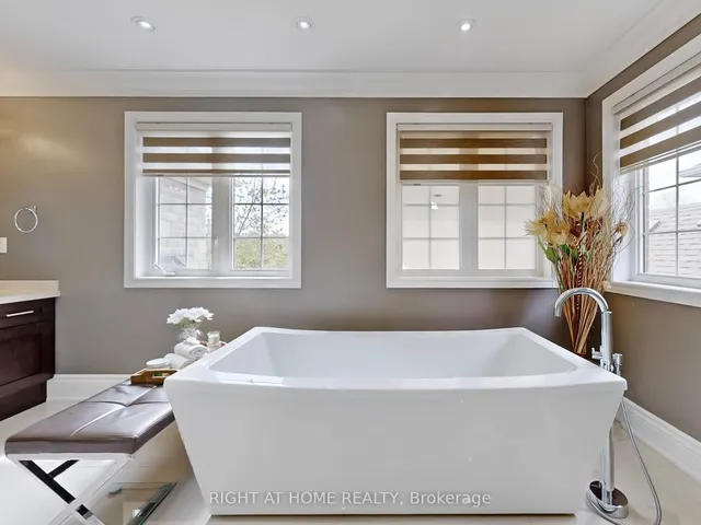 Additional image 23 of 1504 Pinery Cres