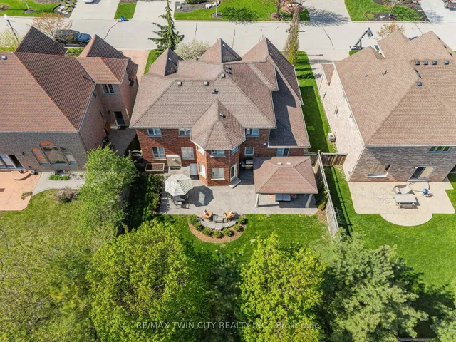 Additional image 42 of 533 Falconridge Cres