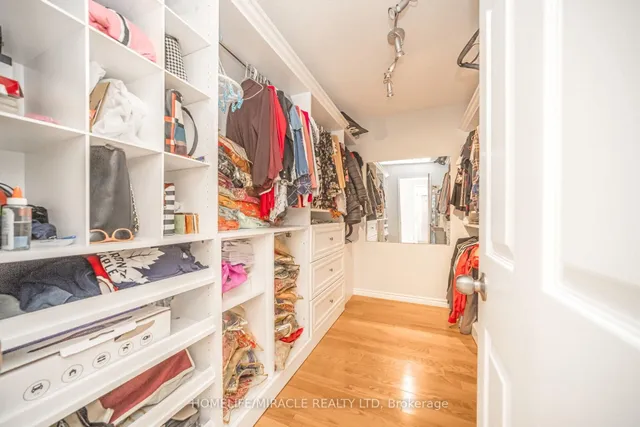 Additional image 42 of 21 National Cres