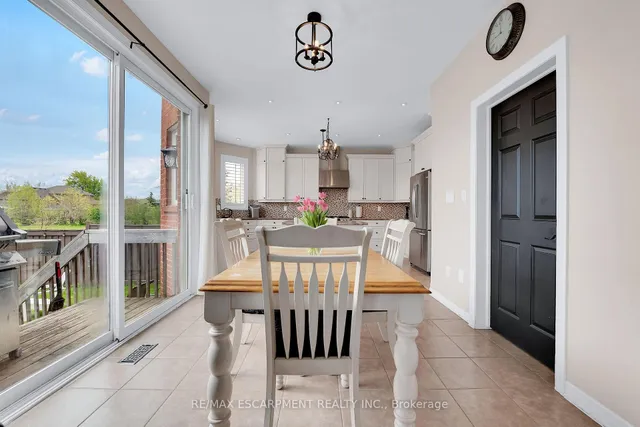 Additional image 5 of 56 Nanaimo Cres