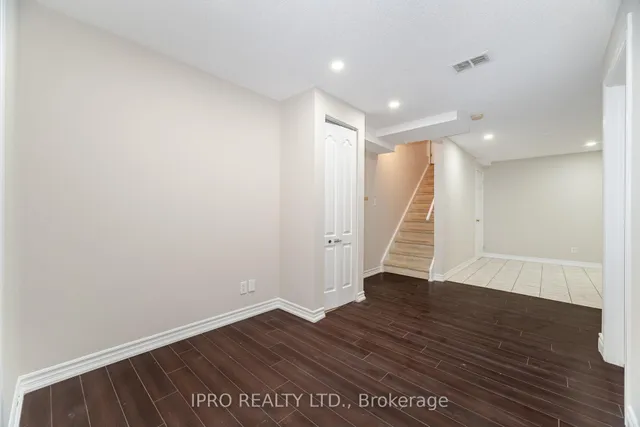 Additional image 40 of 803 Khan Cres