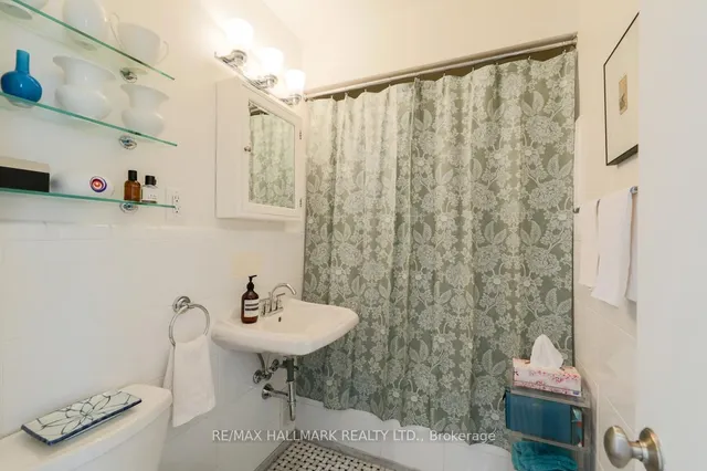 Additional image 24 of 30 Elm Ave Unit 212