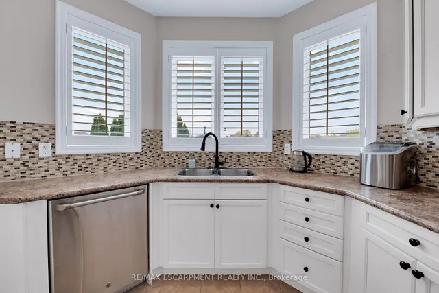 Additional image 8 of 56 Nanaimo Cres