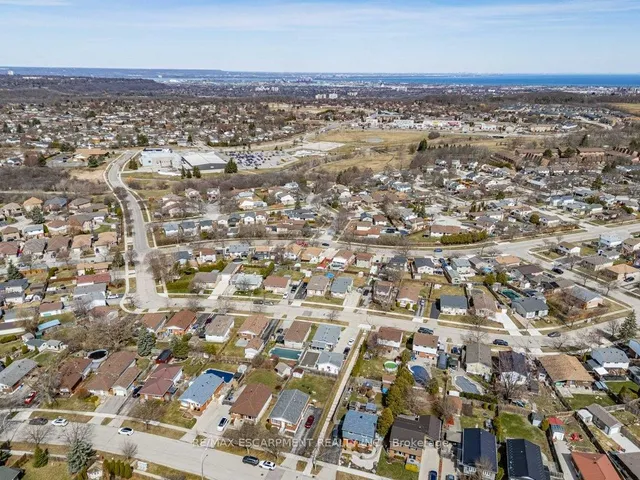 Additional image 32 of 121 Gordon Drummond Ave