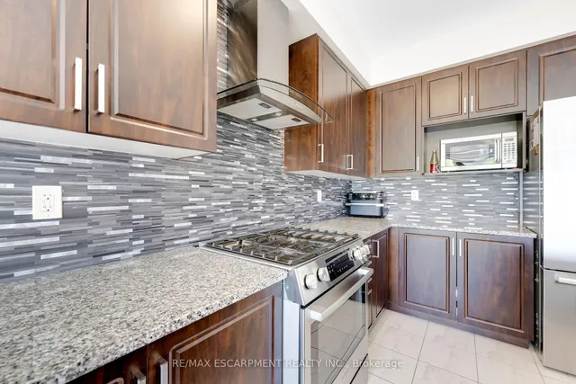 Additional image 14 of 12 Midhurst Hts