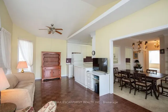 Additional image 23 of 91 Silverbirch Blvd