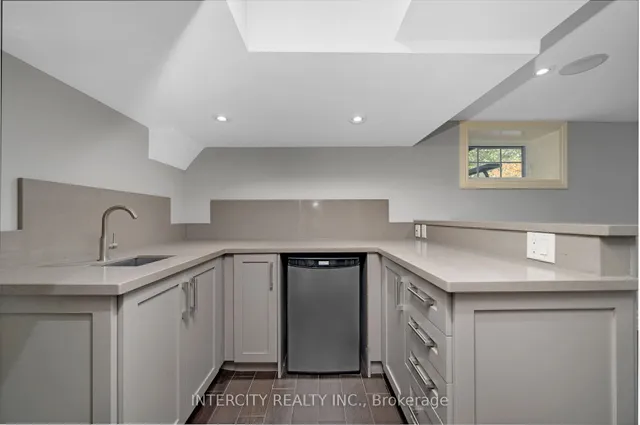 Additional image 36 of 112 Mason Blvd