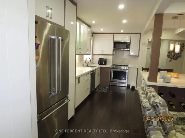 Additional image 24 of 39 Decarie Circ