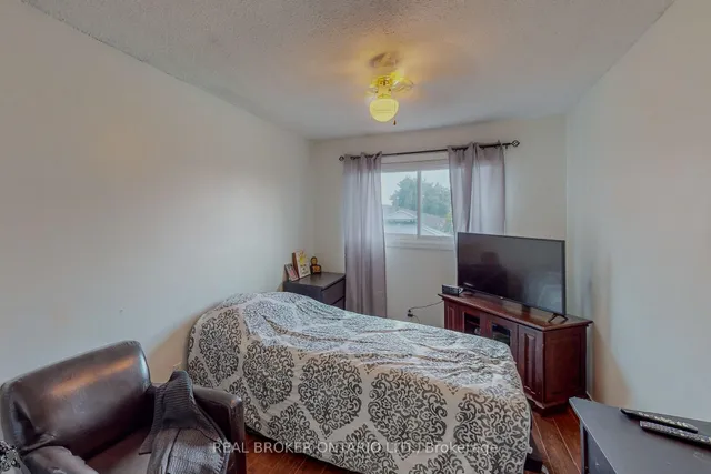 Additional image 16 of 17 Taymall St