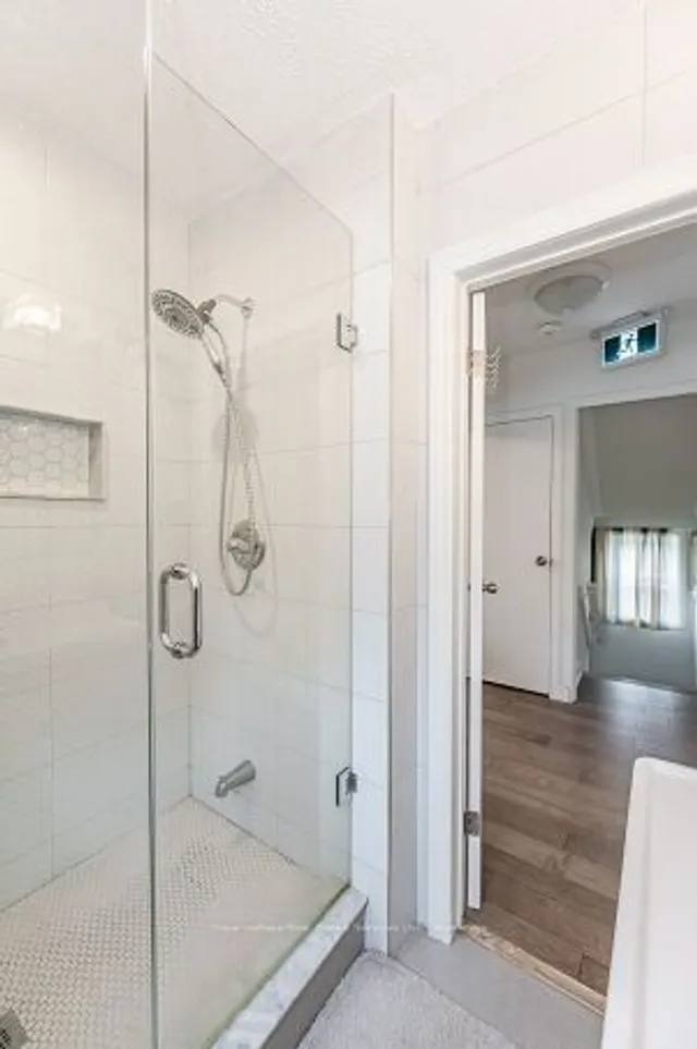 Additional image 19 of 925 King St