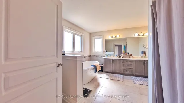 Additional image 31 of 117 Eaglecrest St